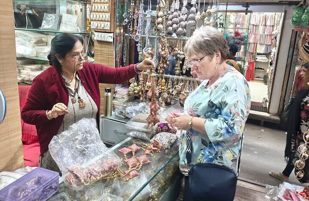 Delhi Textile & Handicraft Tour: Artisan Workshops Experience