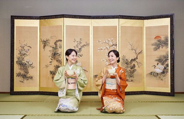 Shinjuku : Authentic Tea Ceremony with Matcha & Kimono