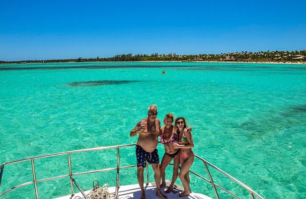 Punta Cana Private Catamaran with Snorkeling & Natural Pool