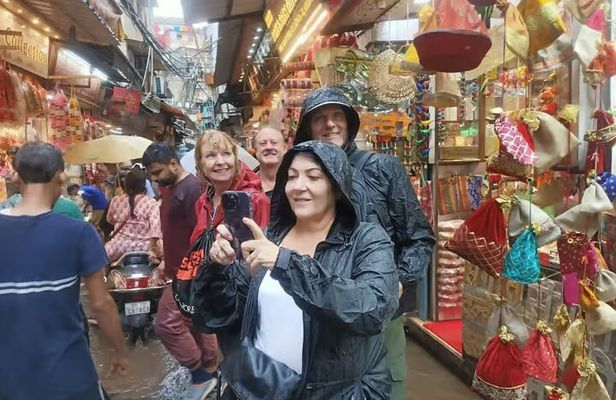 Delhi City Tour: Old Delhi, Markets, Monuments & Street Food Walk