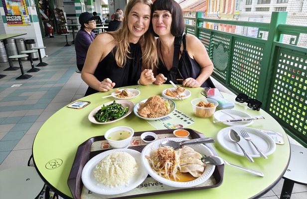 Full day Tour: Food tour, 40-min Cruise & 2 top-visit Light shows