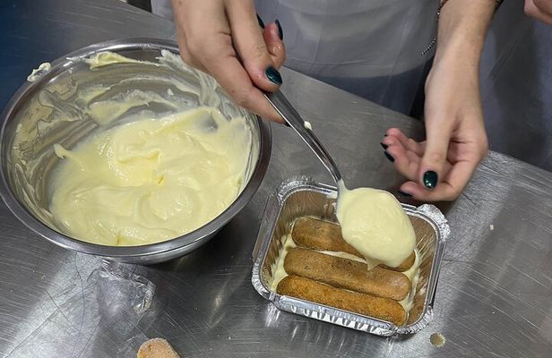 Pasta and Tiramisu Cooking Class with Local Chef in Naples