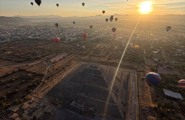 Exclusive Teotihuacán Pyramids, Cave & Hot Air Balloon Ride