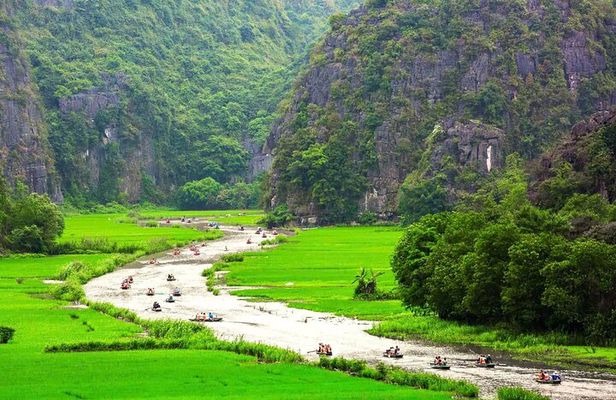 Ninh Binh Full-Day Tour from Hanoi to Hoa Lu, Tam Coc & Mua Cave