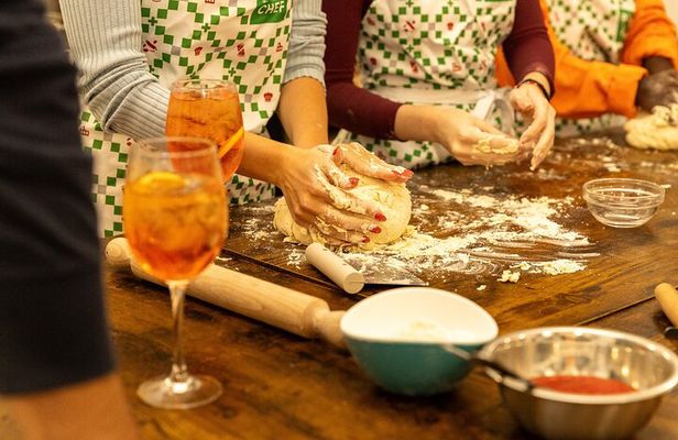 Rome Cooking Class: Hands-On Pizza Making & 3 Spritz Cocktails