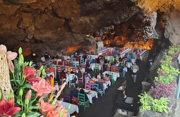 VIP Early Access Teotihuacan Tour and La Gruta Cave Restaurant