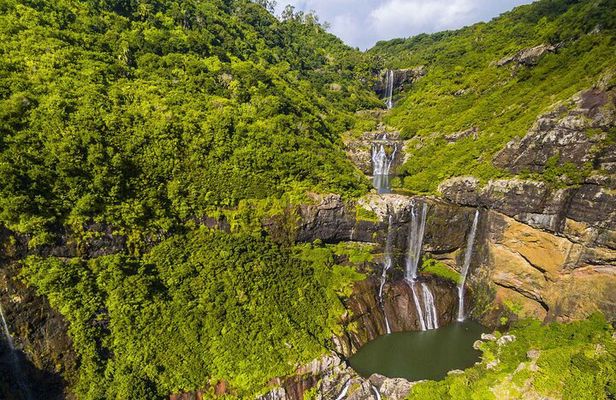 Hiking Experience in Mauritius: Tamarind Falls (seven cascades)