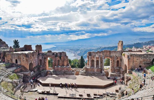 Taormina Castelmola : private cruise tour from Messina