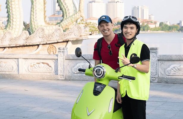 Scooter: Hanoi city tour, Train street, Local life, Culture & Fun