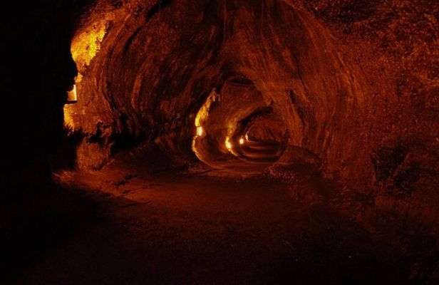 Best of Big Island: Volcanoes, Waterfall, Blacksand Beach & Lunch