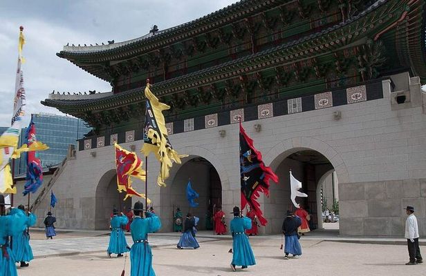 Seoul Gyeongbokgung and N Seoul Tower Full Day Guided Tour
