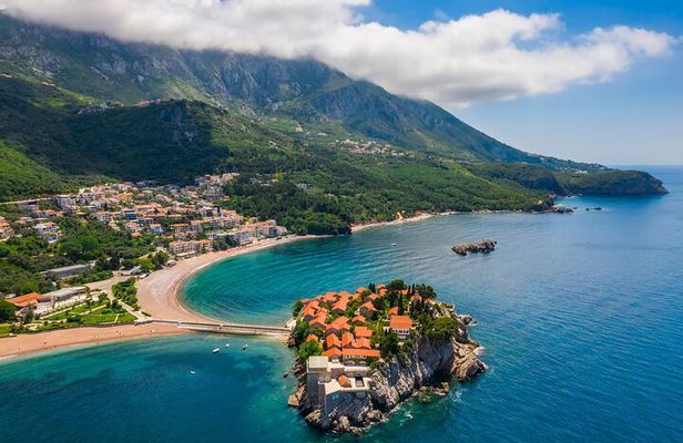 Tirana: Day Tour to Montenegro, Budva and Sveti Stefan