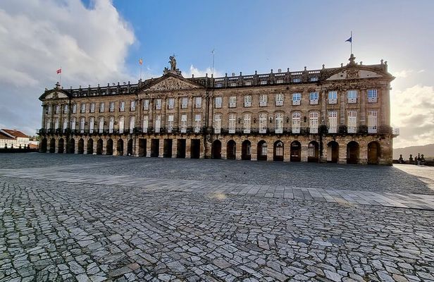 Private Tour in Santiago de Compostela with Cathedral Entrance