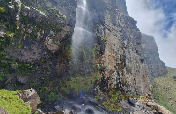 Mexico City: Iztaccíhuatl & Mipulco Waterfalls Trekking Tour
