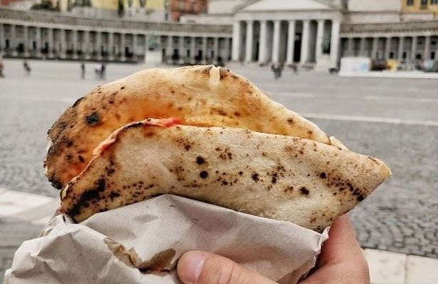 Naples Street Food Experience with local guide - Small Group Tour