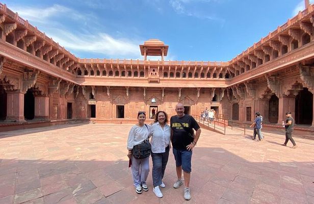 Private Taj Mahal Tour by Superfast Train from Delhi