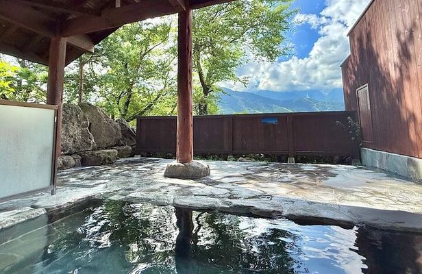 Breathtaking Onsen and Tipsy Tour