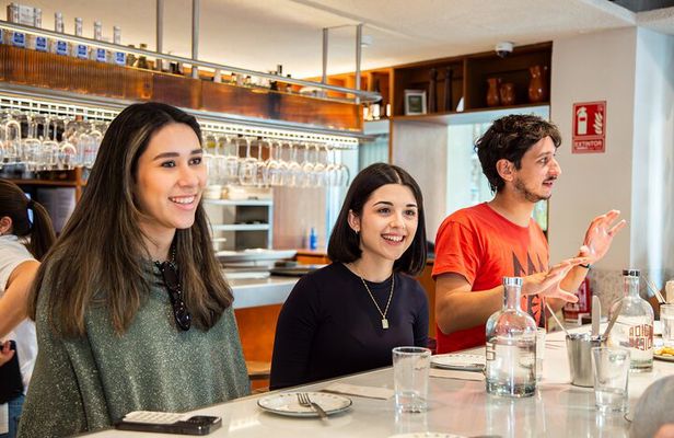 Tapas & Paella Experience | 3 Local places | Meet Travelers