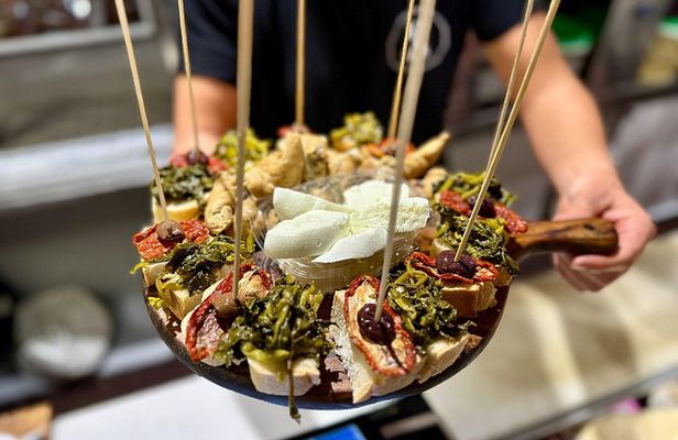 Naples Food Tour with Local Guide and City Highlights