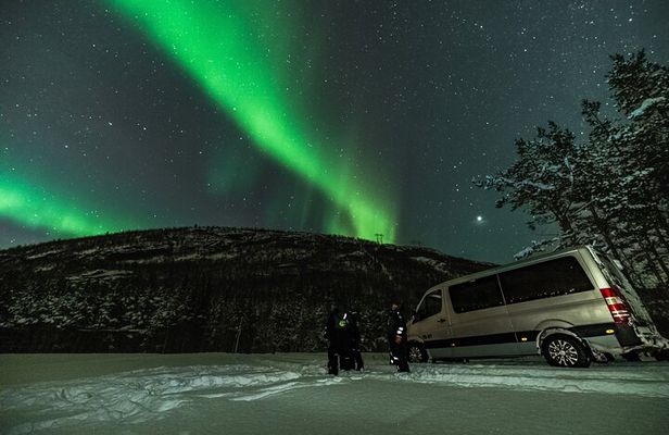 Small Northern Lights Tour Max8 Guests PRO Photographer included