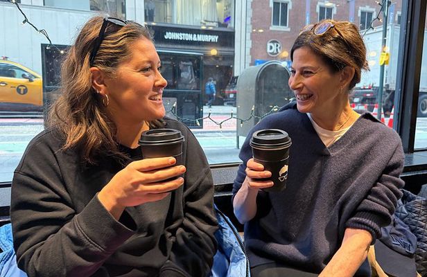 Iconic NYC Breakfast Food & Landmark Tour: Coffee, Bagel, Donut +