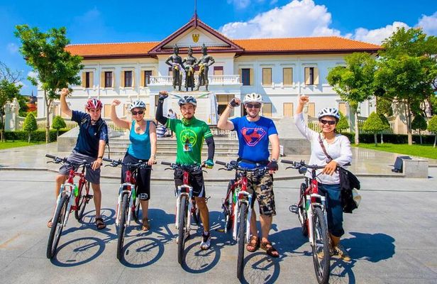 Chiang Mai: Historic Old City Bike Tour - Morning or Night