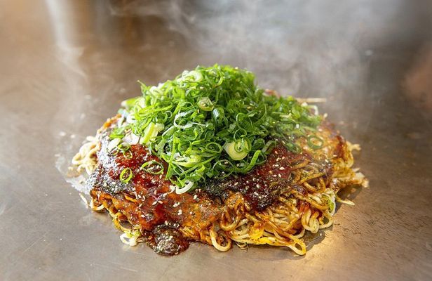 Hiroshima: Okonomiyaki Hopping Tour – Compare 2 Local Styles
