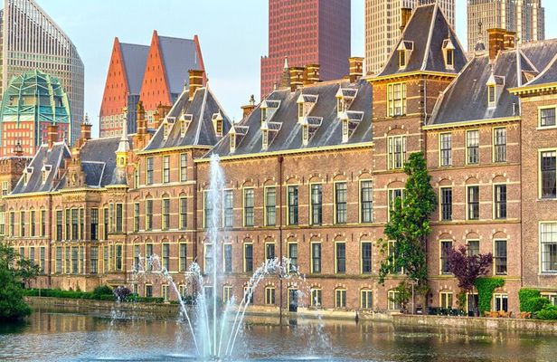 The Hague Private Walking Tour with a Local