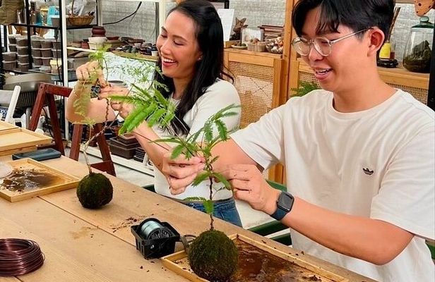Japanese Kokedama Class in Milan’s Navigli District