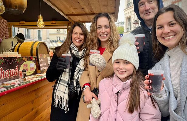 Montmartre Food Tour with Christmas Market and Festive Tastings