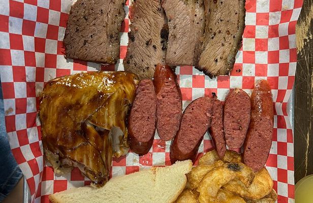 4 course Downtown Dallas Walking Food Tour History + Cocktail opt