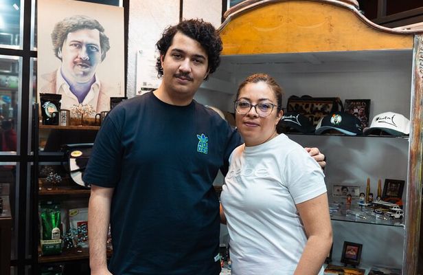 Medellín: Historic Pablo Escobar Tour with Hydration Included