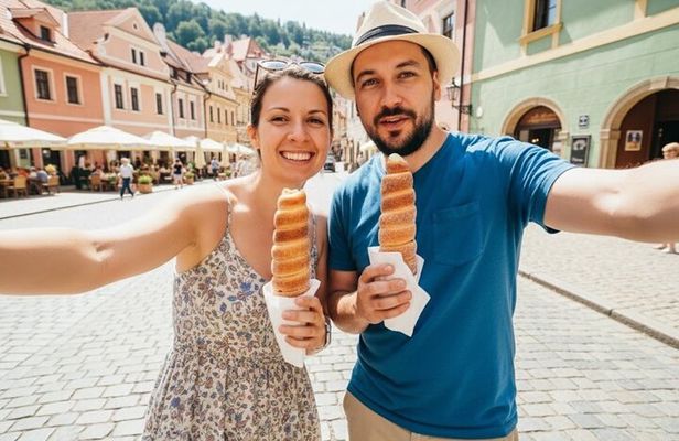 River Cruise, Castle, Lunch & Treats: Krumlov SUMMER Tour 5h