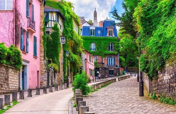 Montmartre Small Group Walking Tour