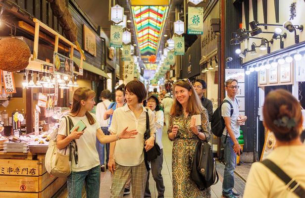 Kyoto Nishiki Market Walk Tour with Tea Ceremony Experience