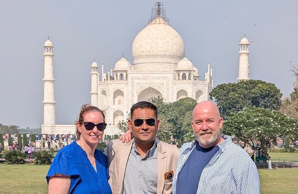 Taj Mahal Sunrise and Agra Fort Private Guided Tour