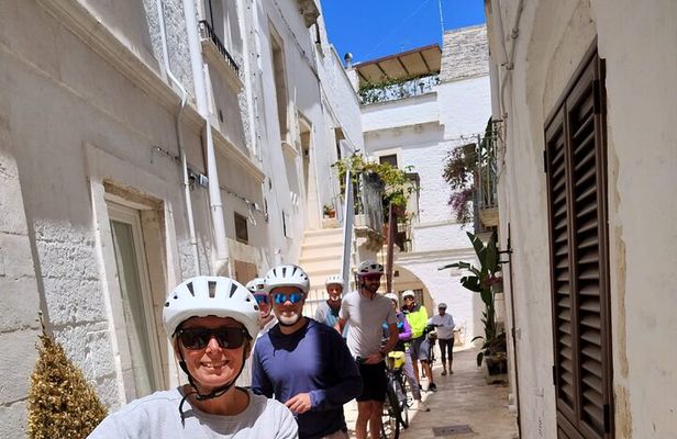 Smart & easy ebike tour in the Itria Valley: Martina Franca - Locorotondo