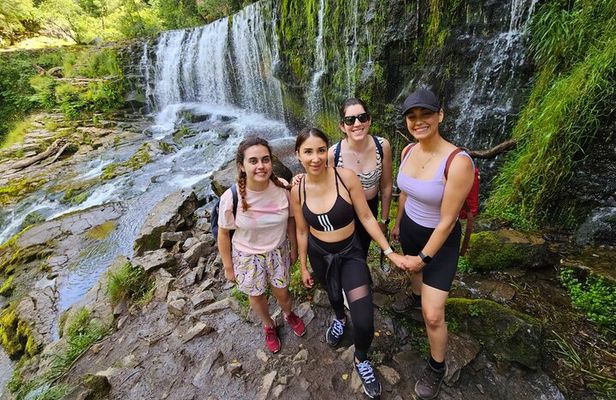 4 Waterfalls Guided Hike from Cardiff – Walk Behind the Falls!