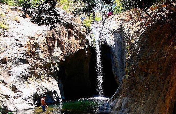 Sierra de Guerrero Waterfalls Tour with Transfers