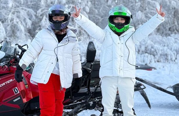 Glacier snowmobile tour