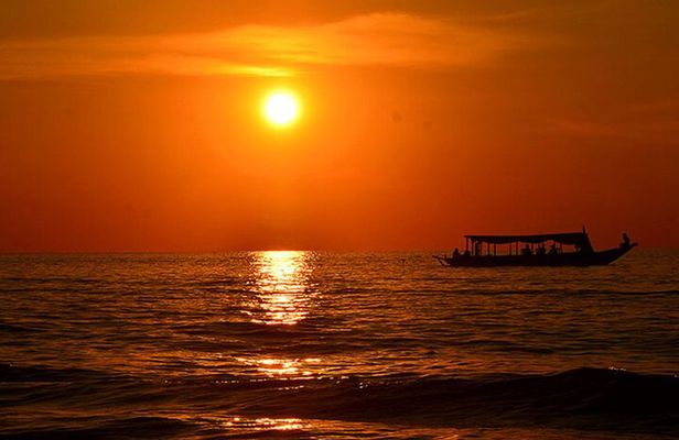 Private Tour Kampong Phluk and Roulous Tour with English Driver