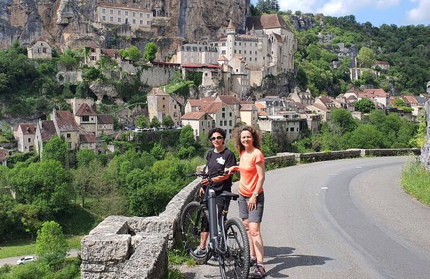 Guided tour of Rocamadour and its canyons by electric bike