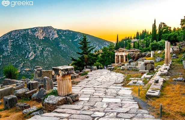 Delphi Oracle and Ancient Wonders Private Day Tour from Athens