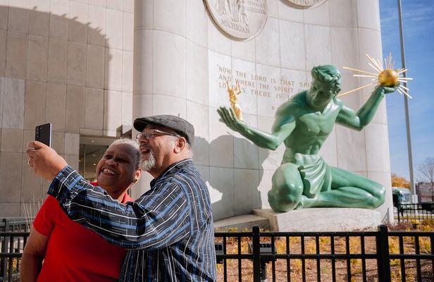 See the D Walking Tour Discover Downtown Detroit on Foot