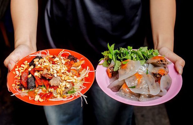 Hanoi Dusk Food Tour with 15+ Tastings