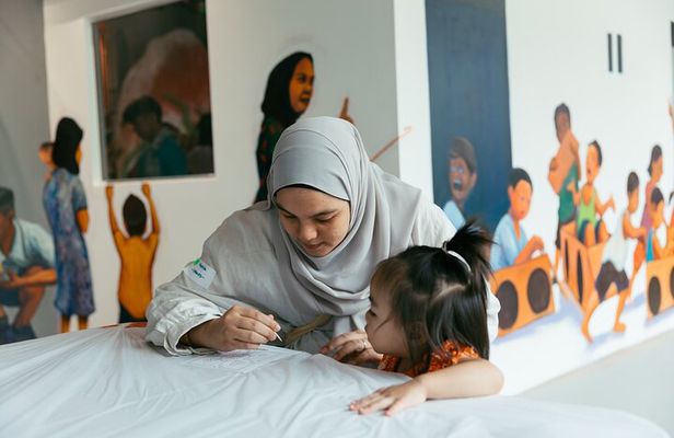 Premium Hawker Experience: Sample Local Favorite Hawker Food