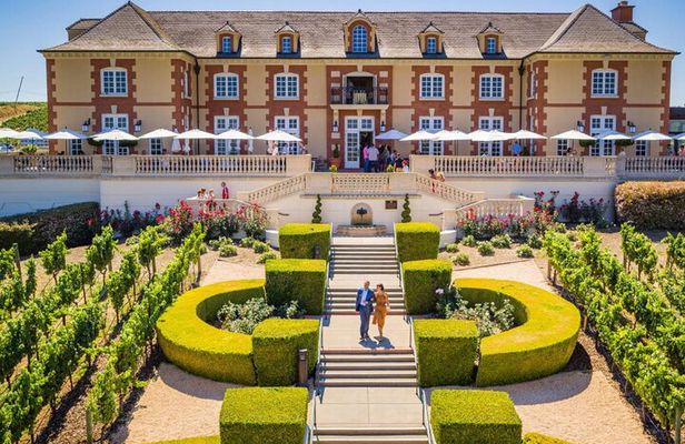 8hr Private Wine Tour in Napa and Sonoma with Priority Wine Pass