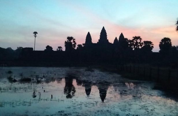  Angkor Wat & Small Tour with Bonteay Srei Temples 