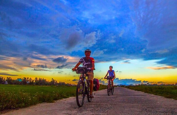Private Hoi An Evening Food Tastings Tour by Bike