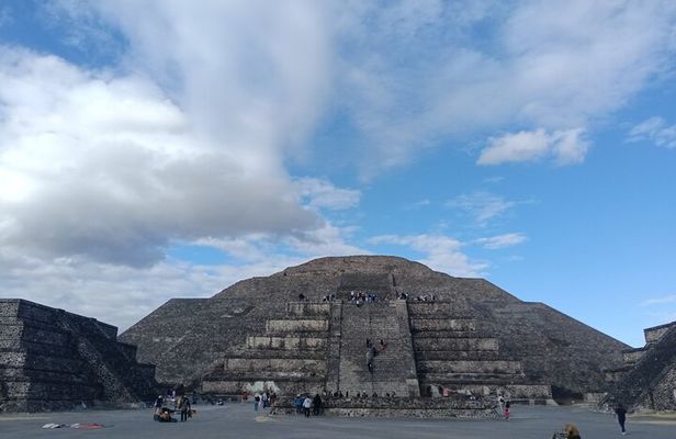 Certified tour in Teotihuacan breakfast included